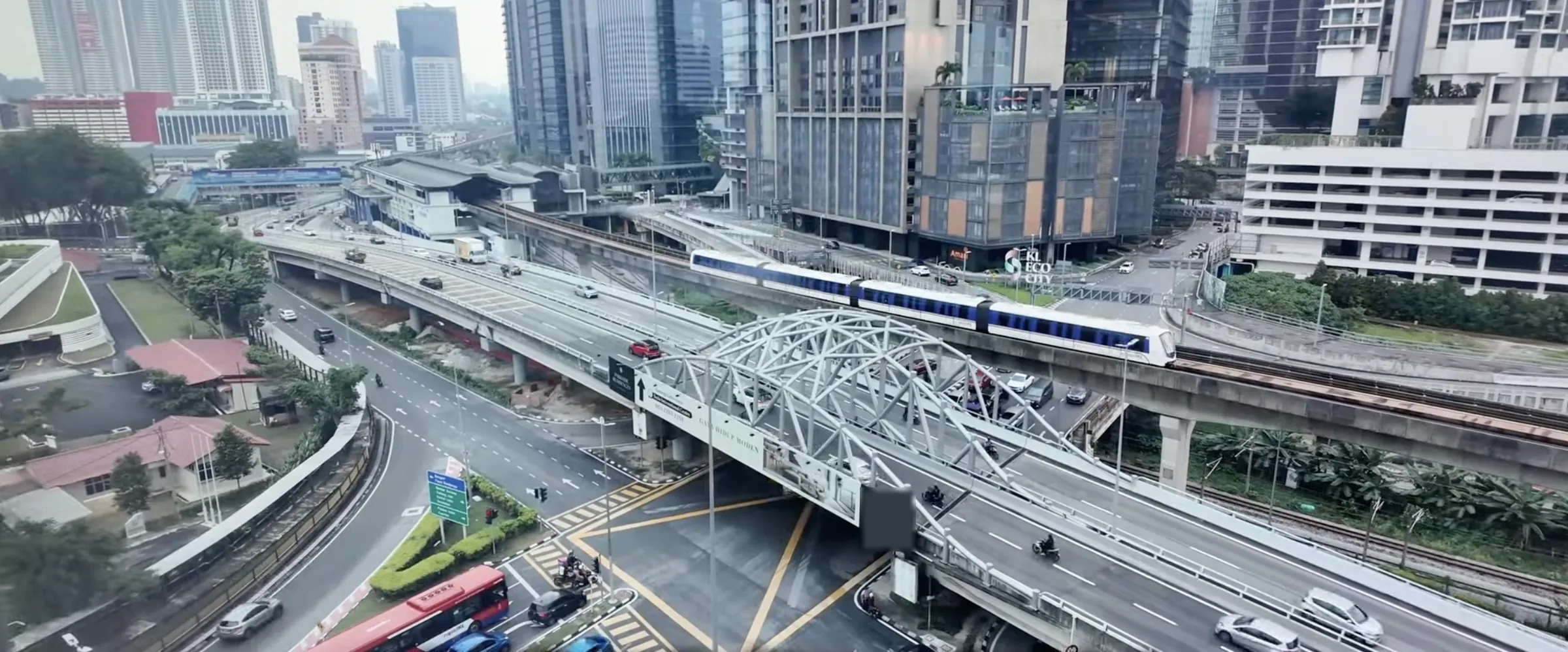 A Kelana Jaya Line LRT train at Abdullah Hukum Station, beside KL Eco City